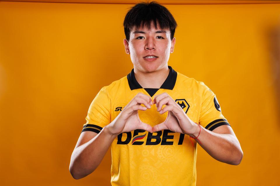 半岛官网-狼队官宣！徐彬登陆英甲，租借加盟巴恩斯利，保留狼队U21资格