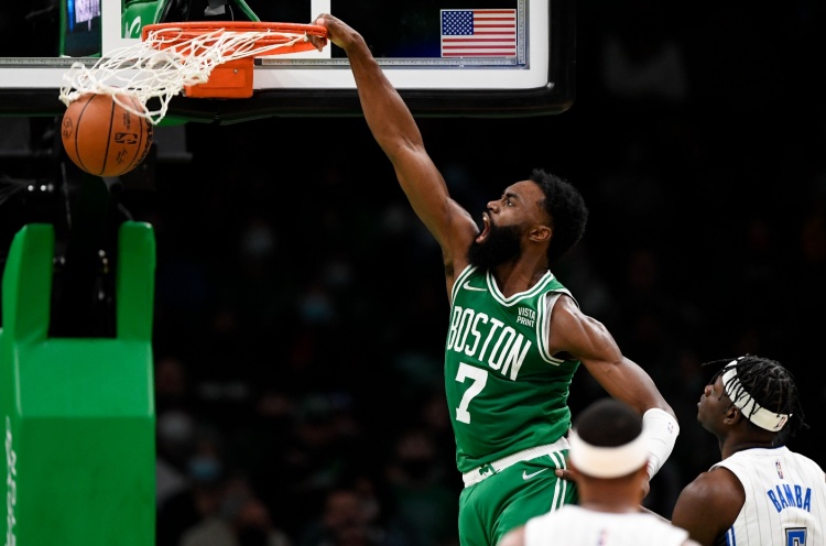 Bandao Sports-解说：从得分手到球队领袖 杰伦·布朗还需学习 得串联好球队