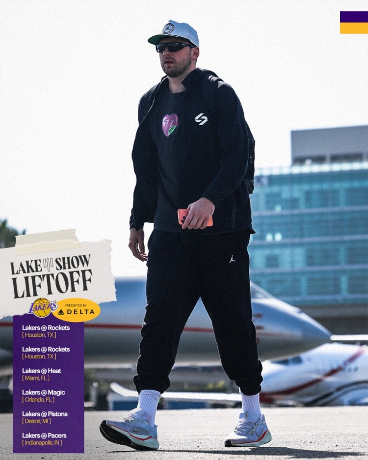 半岛体育-开启六连客！湖人官推晒客场之旅登机照：出差