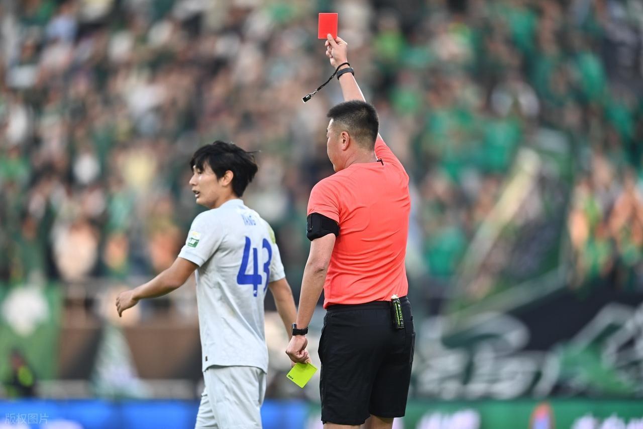 半岛登录入口-申花1比1战平浙江队，杨皓宇赛后被球迷质疑，直言他以后别上了