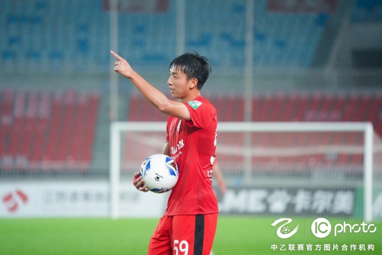 中乙联赛第九轮 ,上海海港富盛经开队1-0山东泰山B队